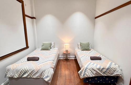 Chippendale Apartment | Charming Central Unit in Authentic Building