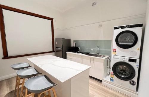 Chippendale Apartment | Charming Central Unit in Authentic Building