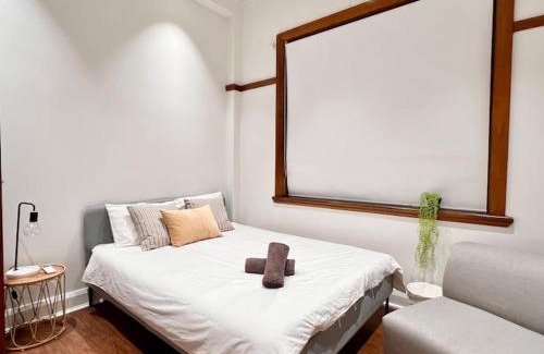 Chippendale Apartment | Charming Central Unit in Authentic Building