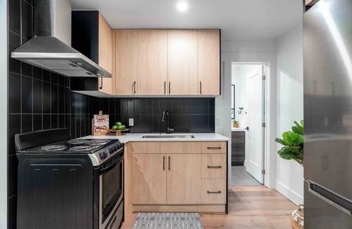 South London Apartment | Charming Century 1-Bedroom Apartment; Steps to Downtown