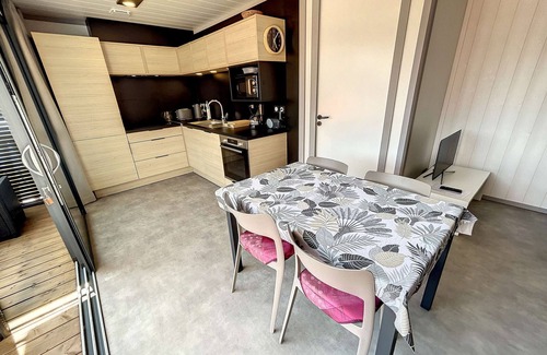 Jullouville Ski Chalet | Charming Chalet, 4 Sleeps, Heated Pool, Terrace, Close to Beach