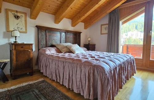 Lens Apartment | Charming Chalet Downtown