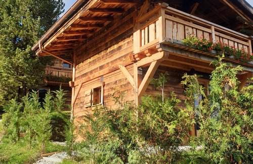 Demi-Quartier Ski Chalet | Charming chalet facing the Mont Blanc range. Your 4-legged friend is welcome