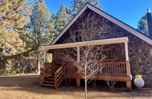 Deschutes River Woods House | Charming chalet in Bend Oregon