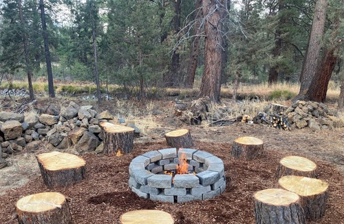 Deschutes River Woods House | Charming chalet in Bend Oregon
