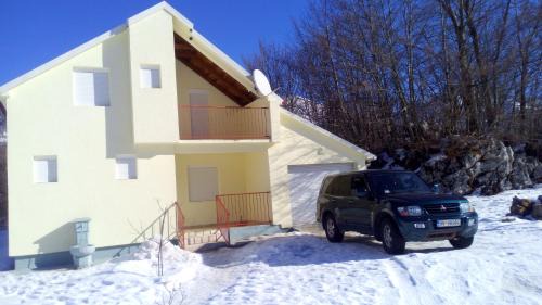 Vrbanje Ski Chalet | Charming chalet in Herceg Novi with fenced garden