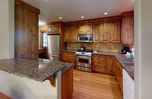Tamarack Ski Chalet | Charming Chalet |Soaking Tub and Wood Fireplace
