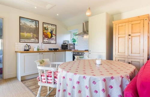 Charlbury Cottage | Charming Charlbury Cottage set in Idyllic garden