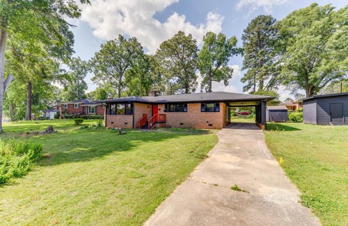 Charlotte House | Charming Charlotte Home 2 Mi to Downtown!