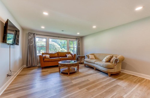 Charlotte House | Charming Charlotte Home 2 Mi to Downtown!