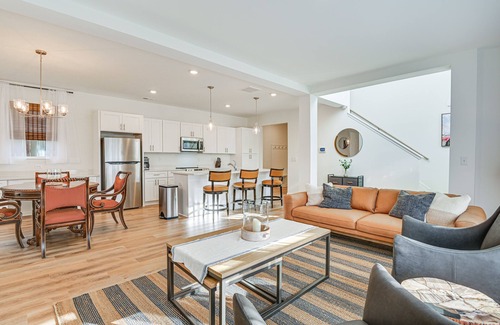 Hidden Valley House | Charming Charlotte Townhome: 6 Mi to Downtown!