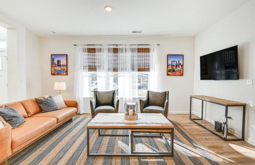 Hidden Valley House | Charming Charlotte Townhome 6 Mi to Downtown!