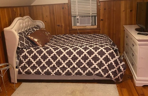 Parma House | Charming, Cheerful 3 Bdrm Smoke Free Parma Residential Home
