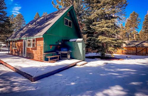 Tahoe Paradise House | Charming Cherokee Cabin - Secluded Stay for 6 Just 10 Minutes to Tahoe