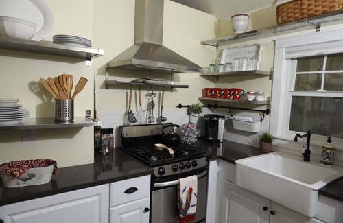 Broadmoor Cottage | Charming Cheyenne Cañon Cottage, Steps To The Broadmoor & Seven Falls!