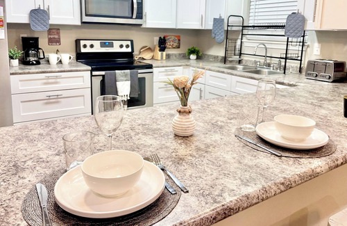 Westwego Cottage | Charming & Chic Bayou Cottage Minutes from NOLA