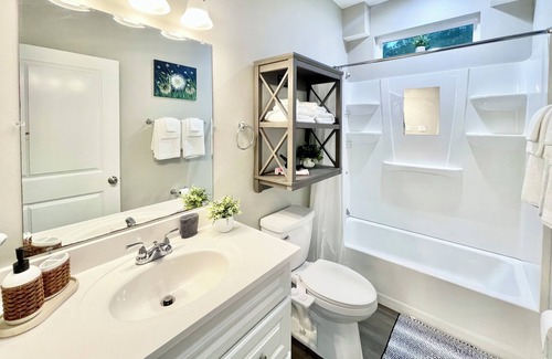 Westwego Cottage | Charming & Chic Bayou Cottage Minutes from NOLA