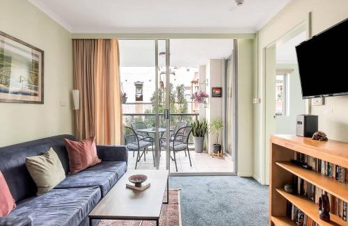 Chippendale Apartment | Charming Chippendale Escape with Rooftop Pool