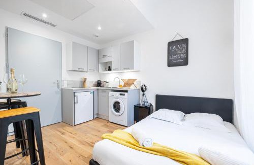 Carabacel Apartment | Charming City Center Studio 108