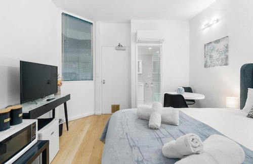 Adelaide Central Business District Hotel | Charming City Escape Stylish CBD Suite with WiFi
