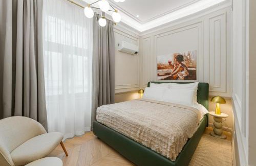 Old Town Apartment | Charming Classic Apartment in City Center