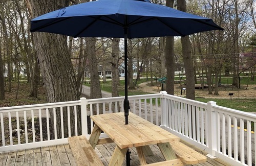 Lakeside Cottage | Charming cottage in Lakeside near Cherry Park and the lake!