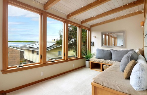 Dillon Beach House | Charming Coastal Cottage with Water Views
