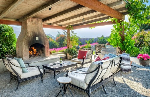 Carmel Cottage | Charming Coastal Cottage Comfortable Living Indoor and Out - 31 Nights Minimum