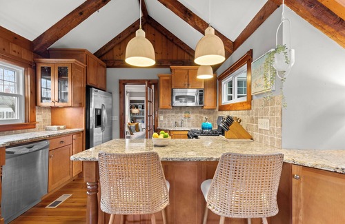 Sandwich House | Charming Coastal Duplex in heart of Sandwich