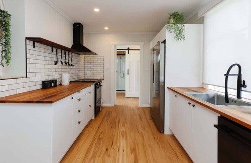 New Plymouth Cottage | Charming Coastal Cottage in New Plymouth