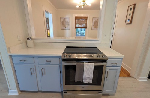 Georgetown House | Charming Coastal Retreat in Willowbank near Downtown Georgetown