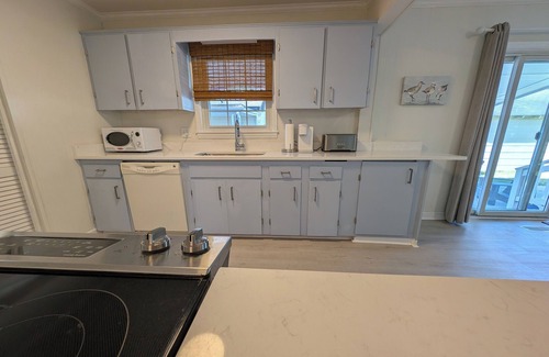 Georgetown House | Charming Coastal Retreat in Willowbank near Downtown Georgetown
