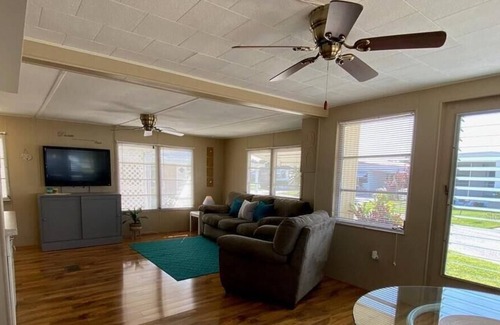 Fullers Earth House | Charming Coastal Retreat: Your Dream Vacation by the Sea