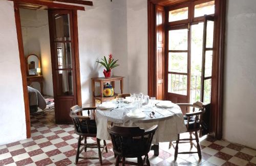 Zona Centro Apartment | Charming Cocoon with Balcony - Historic downtown