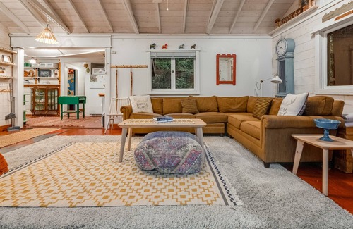 Mount Hermon Cabin | Charming & colorful cabin with a furnished deck & forest views - dog-friendly