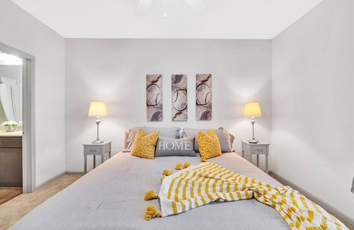 Huntersville Apartment | Charming & Comfy ~ w/ King Bed & Patio!