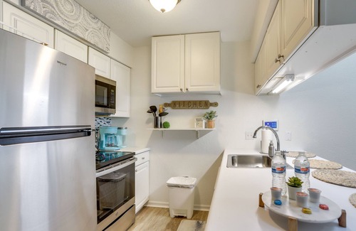 Oak Harbor Condo | Charming Condo on Lake Erie w/Community Pool