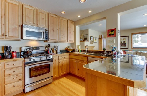 Elkhorn Village Condo | Charming Condo with Bluff Pool & Hot Tub - Gorgeous Mountain Views