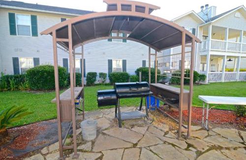 Gulf Shores House | Charming Condo with luxe amenities less than 10 minutes from the Beach