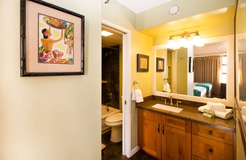 Waikiki Condo | Charming Condo with Partial Ocean View & Free Parking!