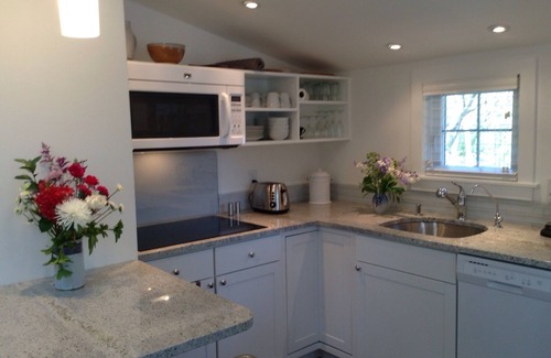 Five Points Cottage | Charming, Contemporary Cottage Conveniently Located In The Heart Of Asheville!