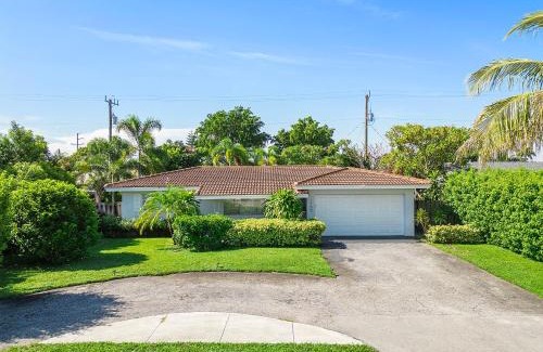 Coral Ridge Isles House | Charming Coral Ridge 2BR 2BA Near Beach plus Pool