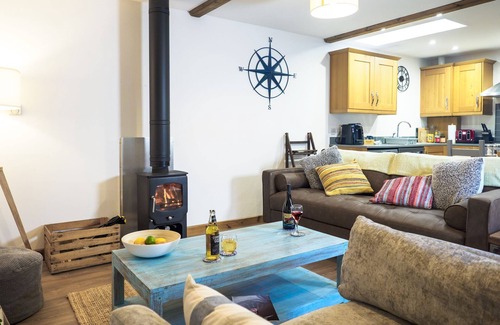 Falmouth Cottage | Charming Cornish cottage with shared pool/hot tub, nr Falmouth/Helford River.