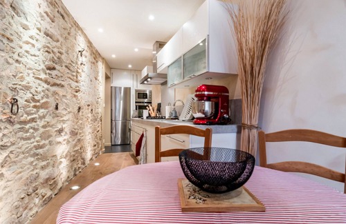 Saint-Pere-en-Retz Cottage | Charming Cottage Near Beaches with Fireplace, Terrace & Garage