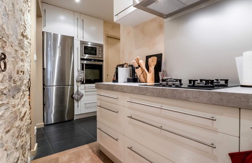 Saint-Pere-en-Retz Cottage | Charming Cottage Near Beaches with Fireplace, Terrace & Garage