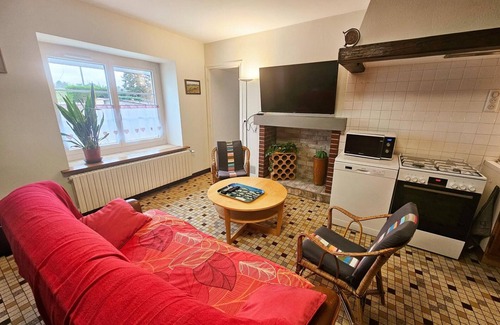 Vernou-sur-Brenne Cottage | Charming Cottage near Loire Castles, Vouvray Vineyards, and Nature Trails