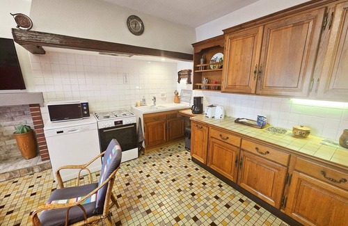 Vernou-sur-Brenne Cottage | Charming Cottage near Loire Castles, Vouvray Vineyards, and Nature Trails