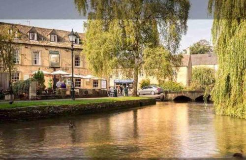 Bourton House | Charming Cottage in Heart of Bourton-on-the Water