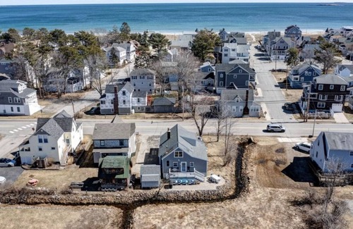 Ocean Park Cottage | Charming cottage only 3 min walk to beach!