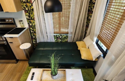 Croissant Park Cottage | Charming Cottage close to Downtown FTL!